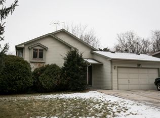 7065 43rd St N, Oakdale, MN 55128