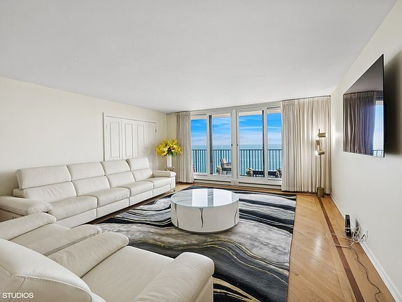 4th image of 1212 N Lake Shore Dr APT 11BN