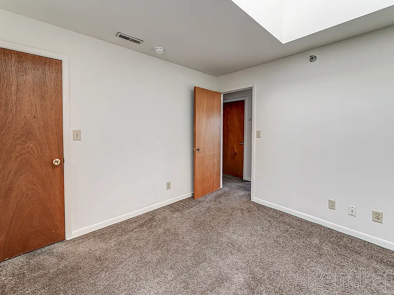 Campus Walk Apartments — Photo 45