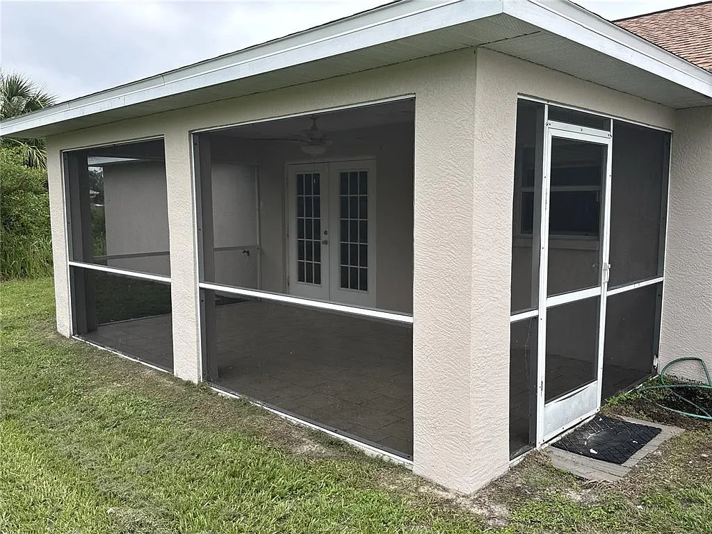 3 bed, 2.0 bath, 1372 sqft, $1,900 — Photo 3