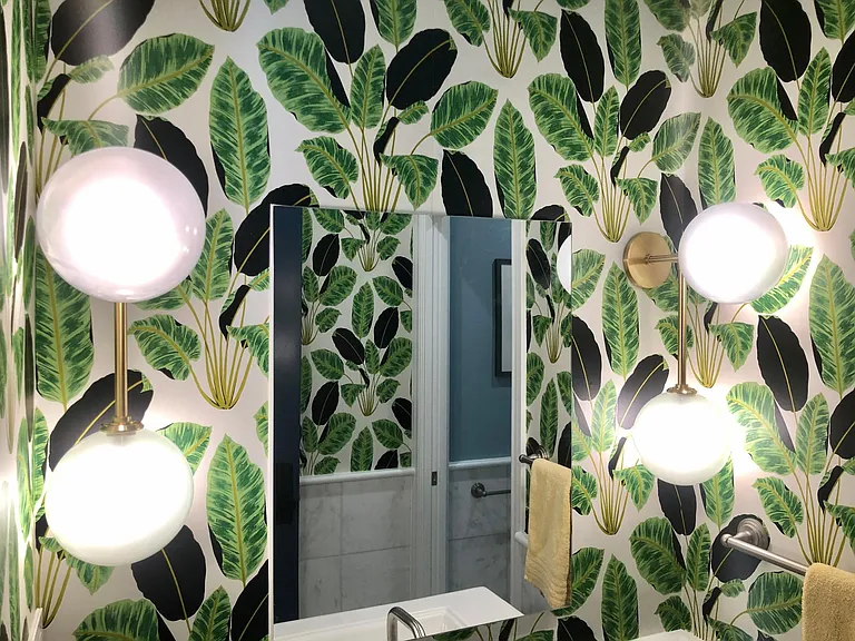 Vibrant wallpaper and lights!