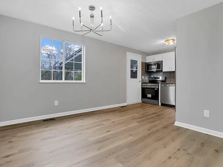 8906 Lakefield Ct — Photo 18