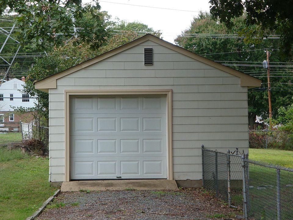 2nd image of 2224 Nortonia Rd