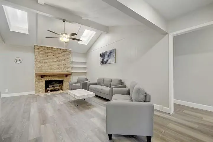 2700 Kerrybrook Ln — Photo 7
