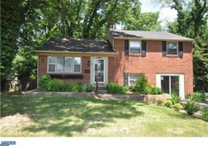 2nd image of 205 Hampton Rd