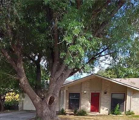 3 bed, 1414 sqft, $1,699 — Photo 2