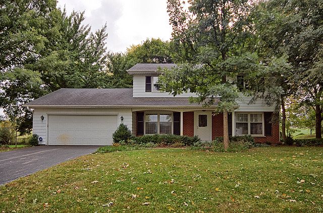 1st image of 35W275 Crescent Dr