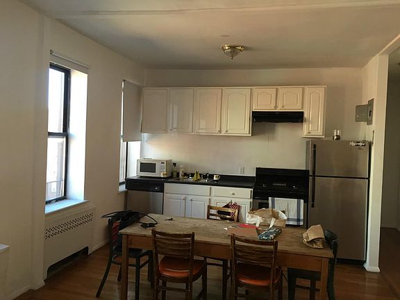 5th image of 748 E 9th St APT 3E