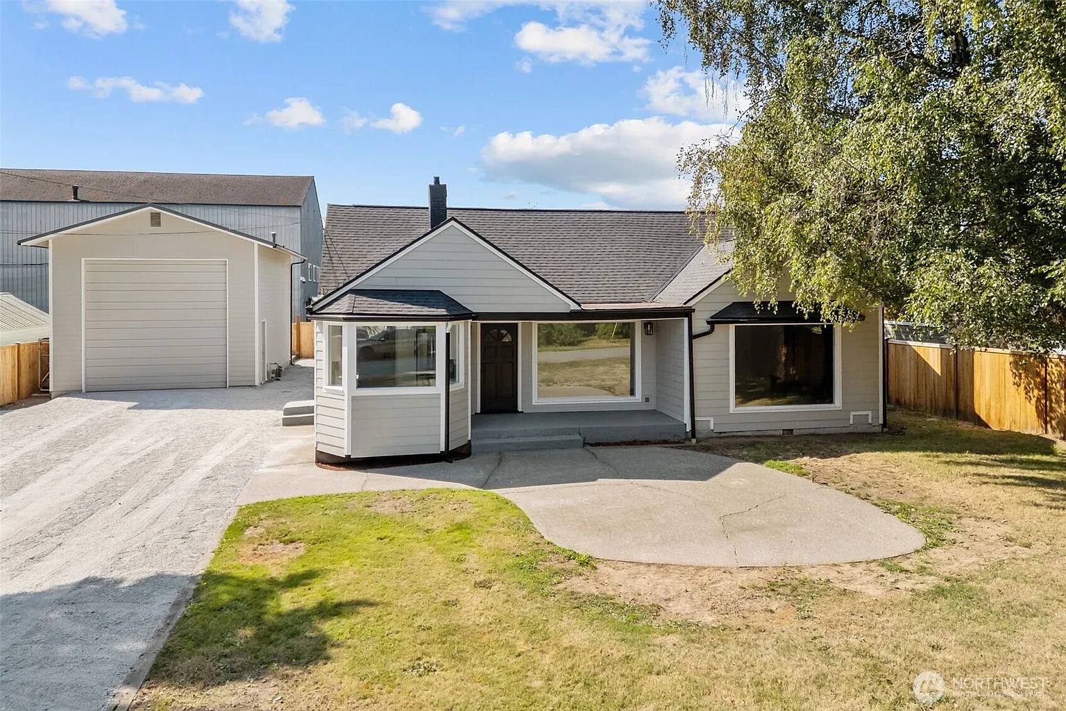 417 N Anacortes Street photo 1