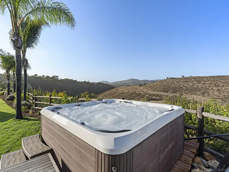 Swimming Pool/Hot Tub/Sauna