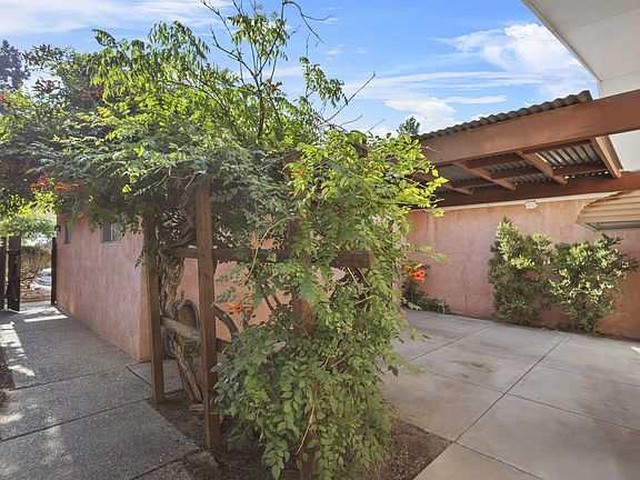 3rd image of 1216 Alvarado Dr NE