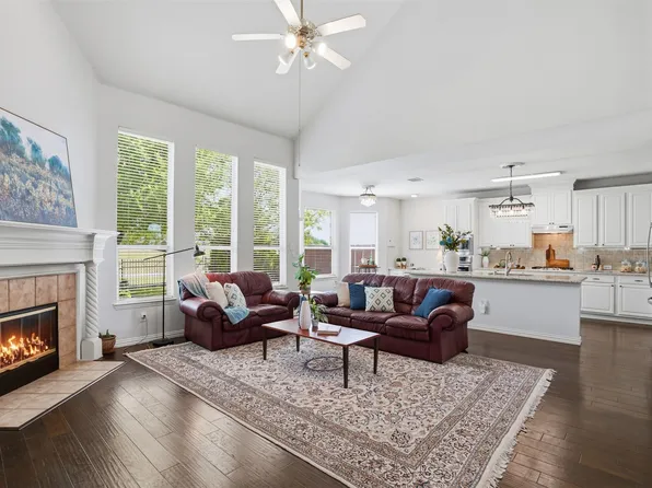 913 Royal Oaks Dr, McKinney, TX 75072