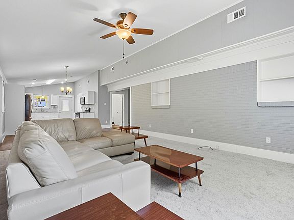 5th image of 4405 N Cypress St