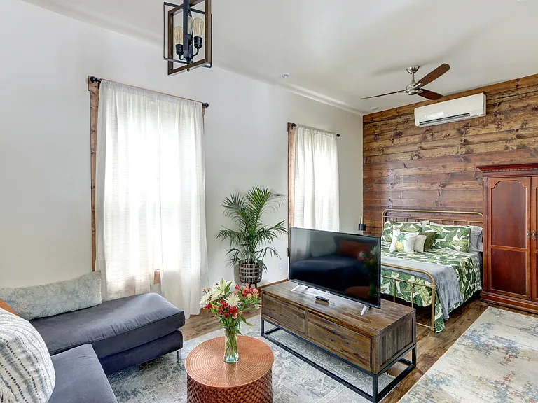 715 E Park Ave #2 — Photo 1