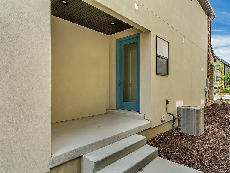 2412 N Sunmore Way — Photo 23