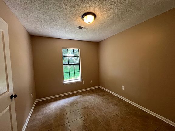 4th image of 5880 Jackson Dr