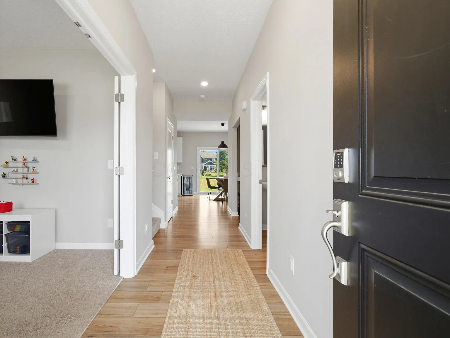 4 bed, 2.5 bath, 2423 sqft, $2,700 — Photo 4
