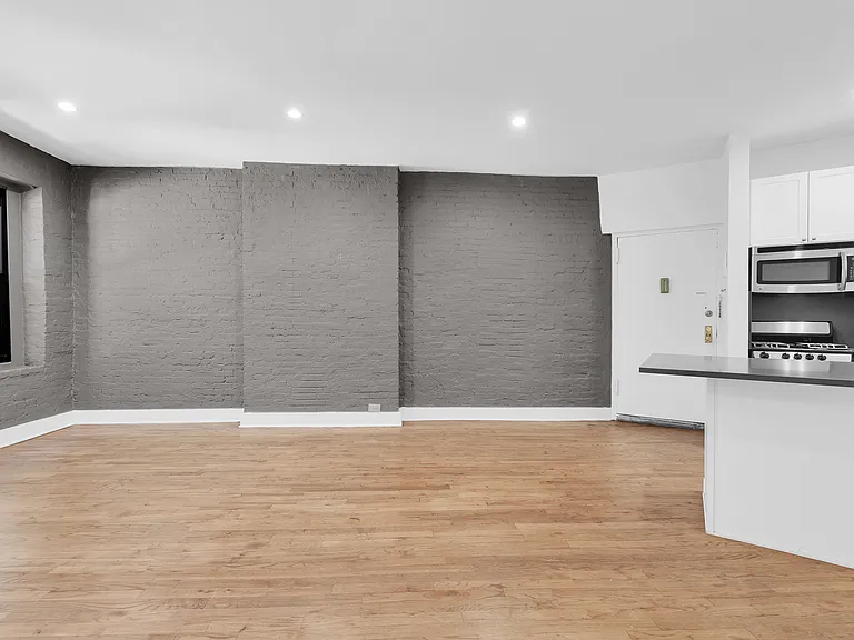 220 E 95th St #2A — Photo 4