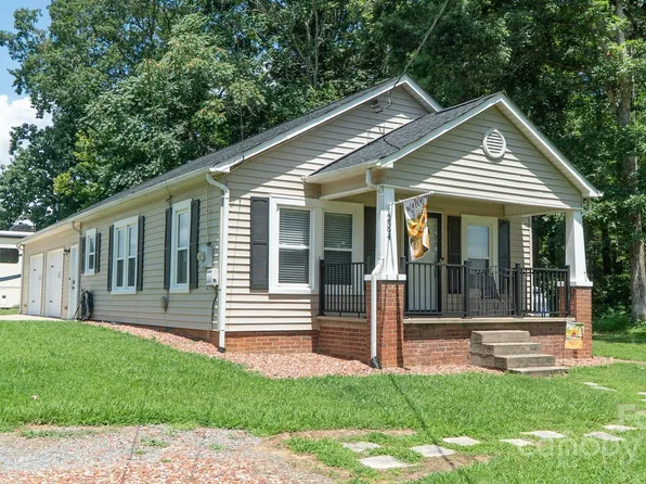 2594 Timberwood Dr, Lenoir, NC 28645