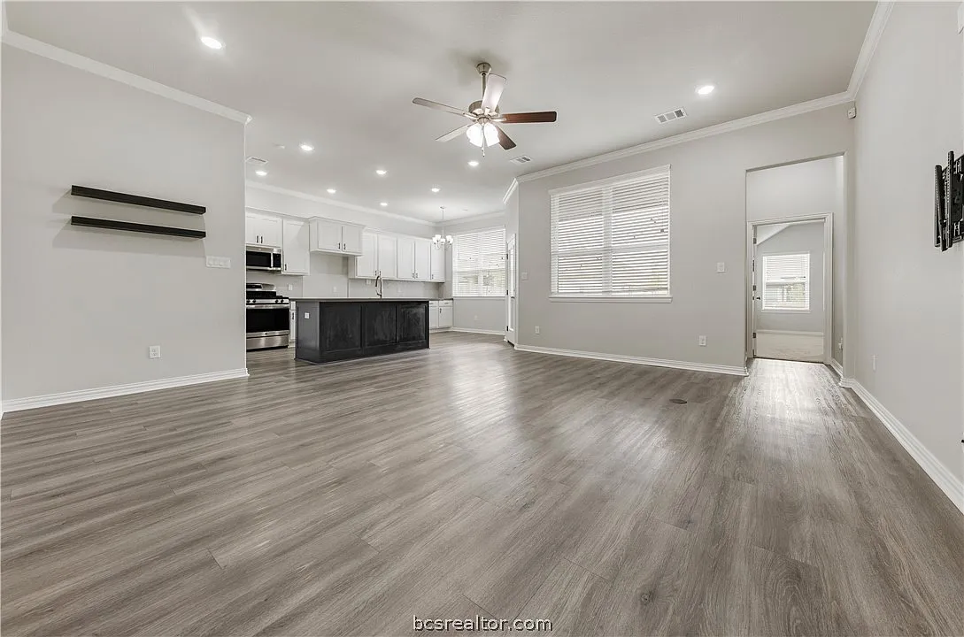 Building Photo - 6219 Southern Cross Dr