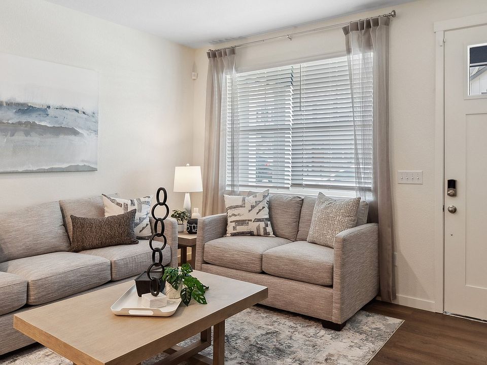 Creekside Townhomes Living Area
