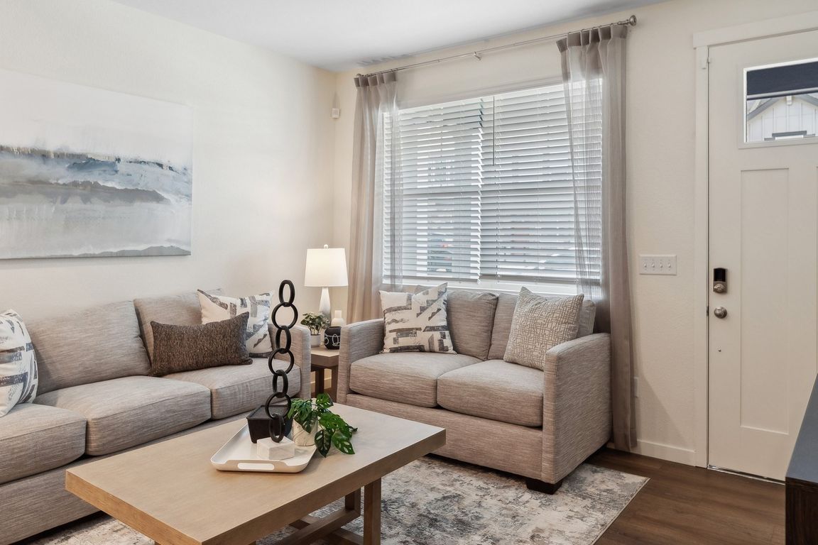 Creekside Townhomes Living Area