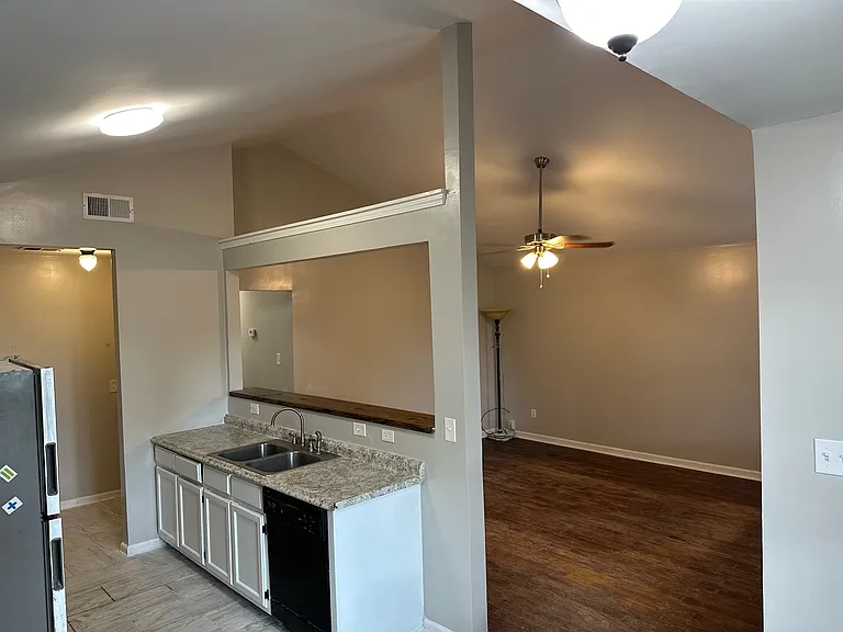 2118 E Parkway St — Photo 2