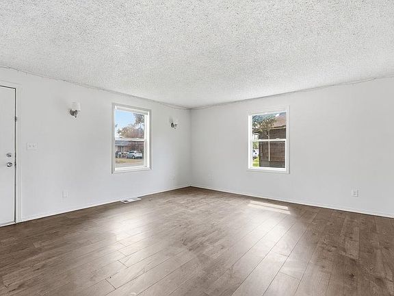 4th image of 4316 N Evergreen Rd