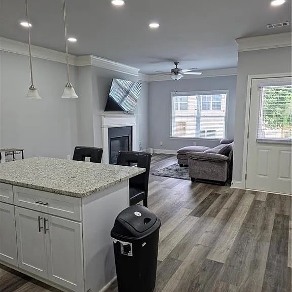 430 Village Creek Dr #B — Photo 10