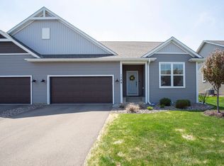 1588 Southpoint Dr, Hudson, WI 54016