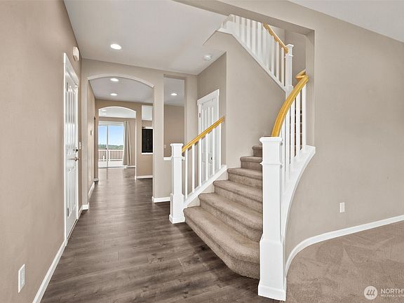 3rd image of 2805 Fiddleback Street NE