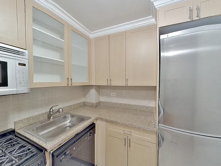 210 W 89th St #6C — Photo 3