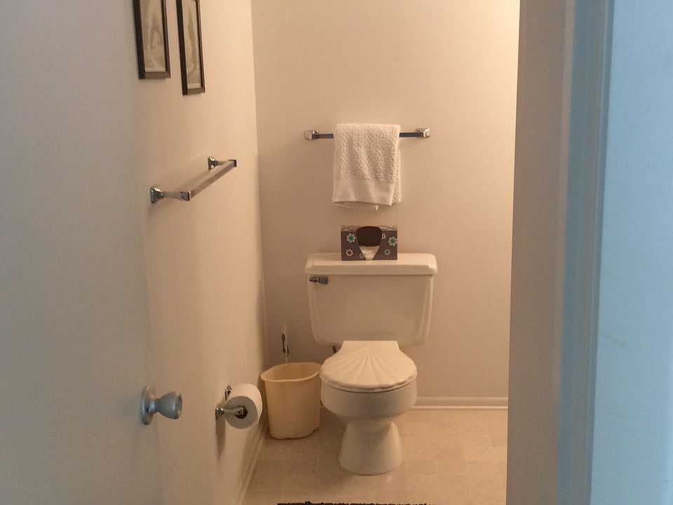 1st image of 44 Woodland Dr