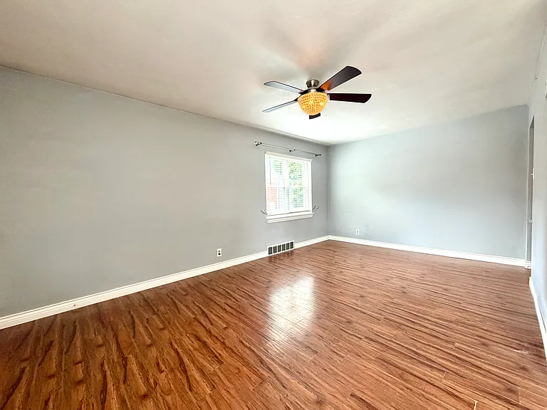 2315 Hill Ave — Photo 11