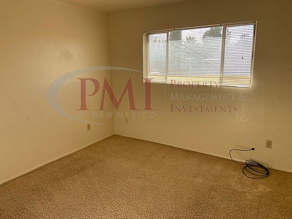 5th image of 1102-1108 Chaparro St #1106