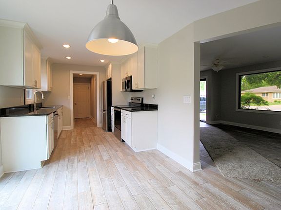 5th image of 566 Ivy Ln