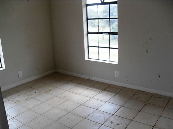 5th image of 15100 NE 2nd Ave