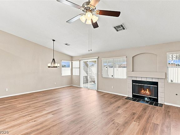 4th image of 904 Shadowfax Rd