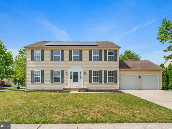 2 Friendship Ct, Sicklerville, NJ 08081