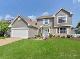 552 Lakeview Dr, Oswego, IL 60543