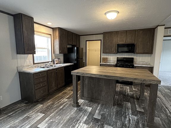 3rd image of 825 1st Ave E #143