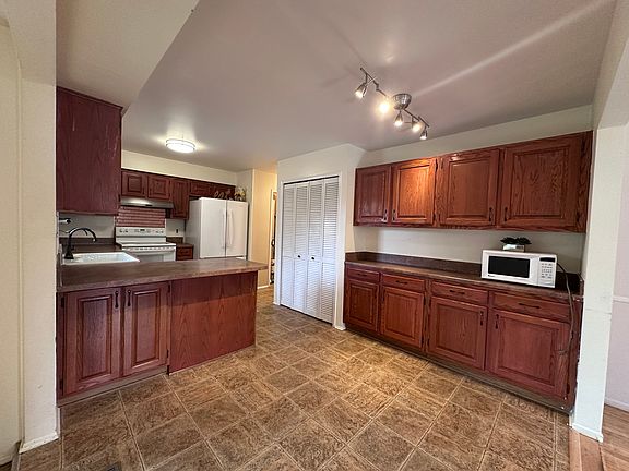 4th image of 3208 Lockridge Dr