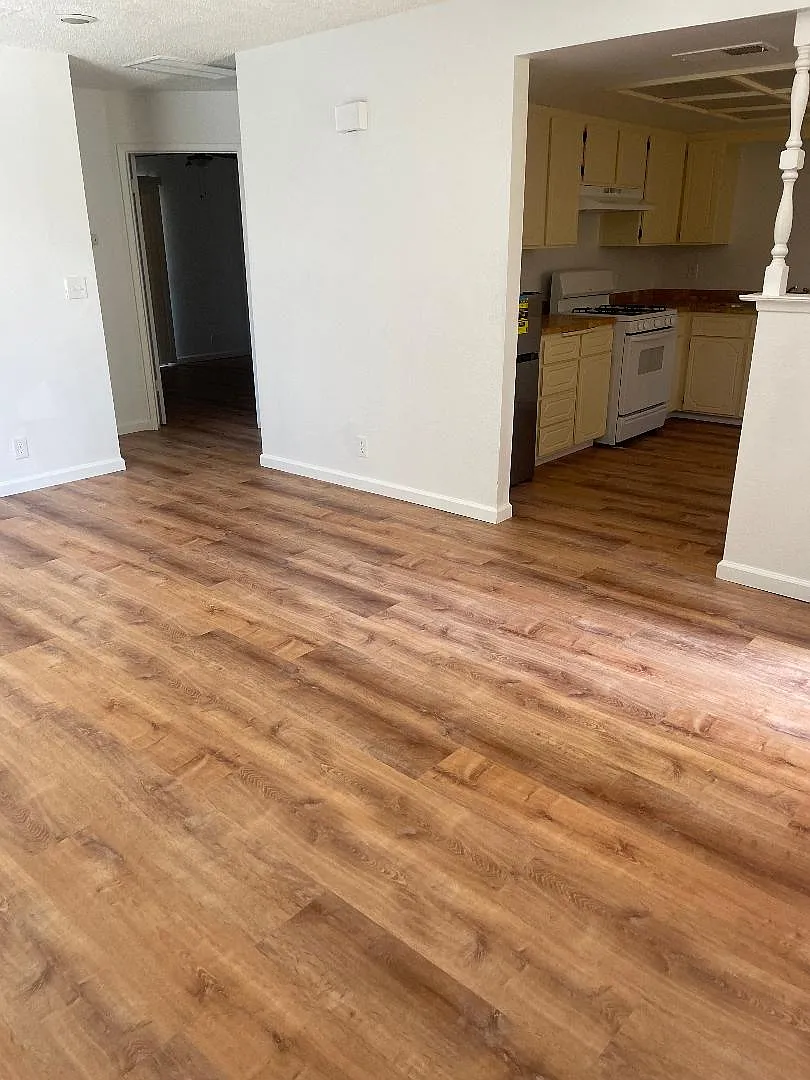 2 bed, 900 sqft, $1,300 — Photo 2