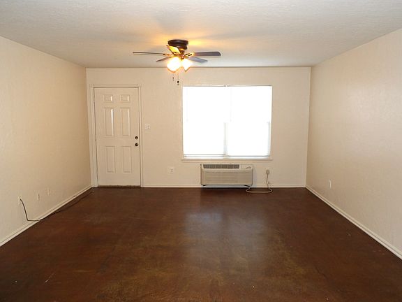 3rd image of 2416 SW G Ave APT 101