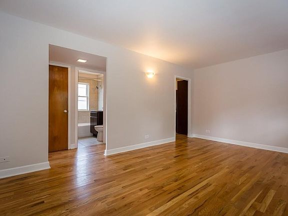 2nd image of 2106 W Foster Ave #2B