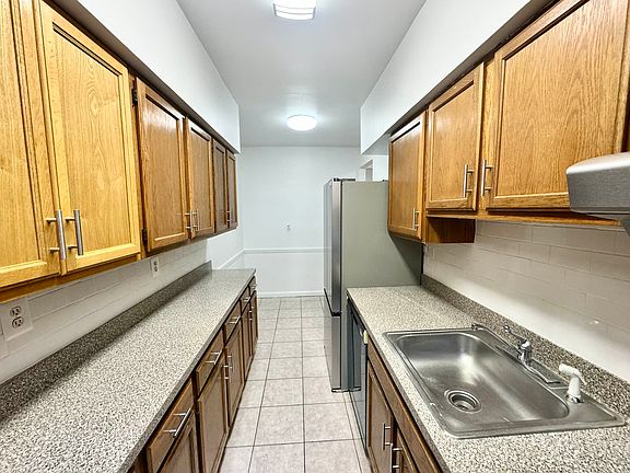 4th image of 2519 30th Dr APT 3R