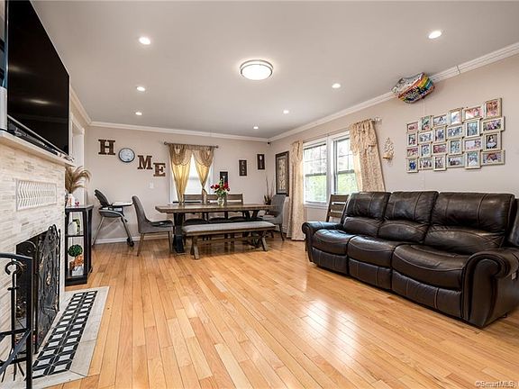 4th image of 21 Hirsch Road