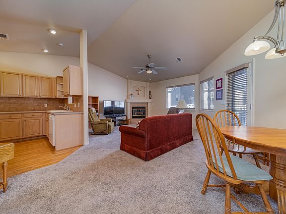 5th image of 2496 Lake Park Ct Unit B