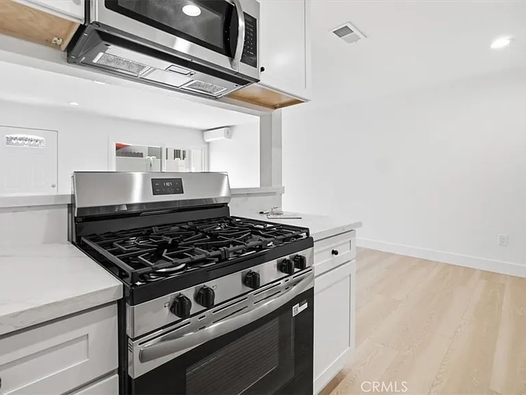 307 N Tustin Ave #D — Photo 7