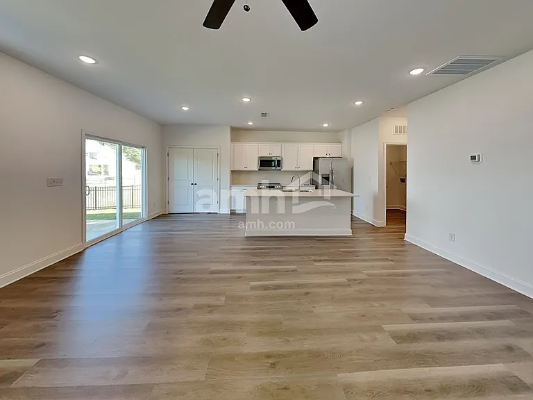 1208 Livengood Way — Photo 5